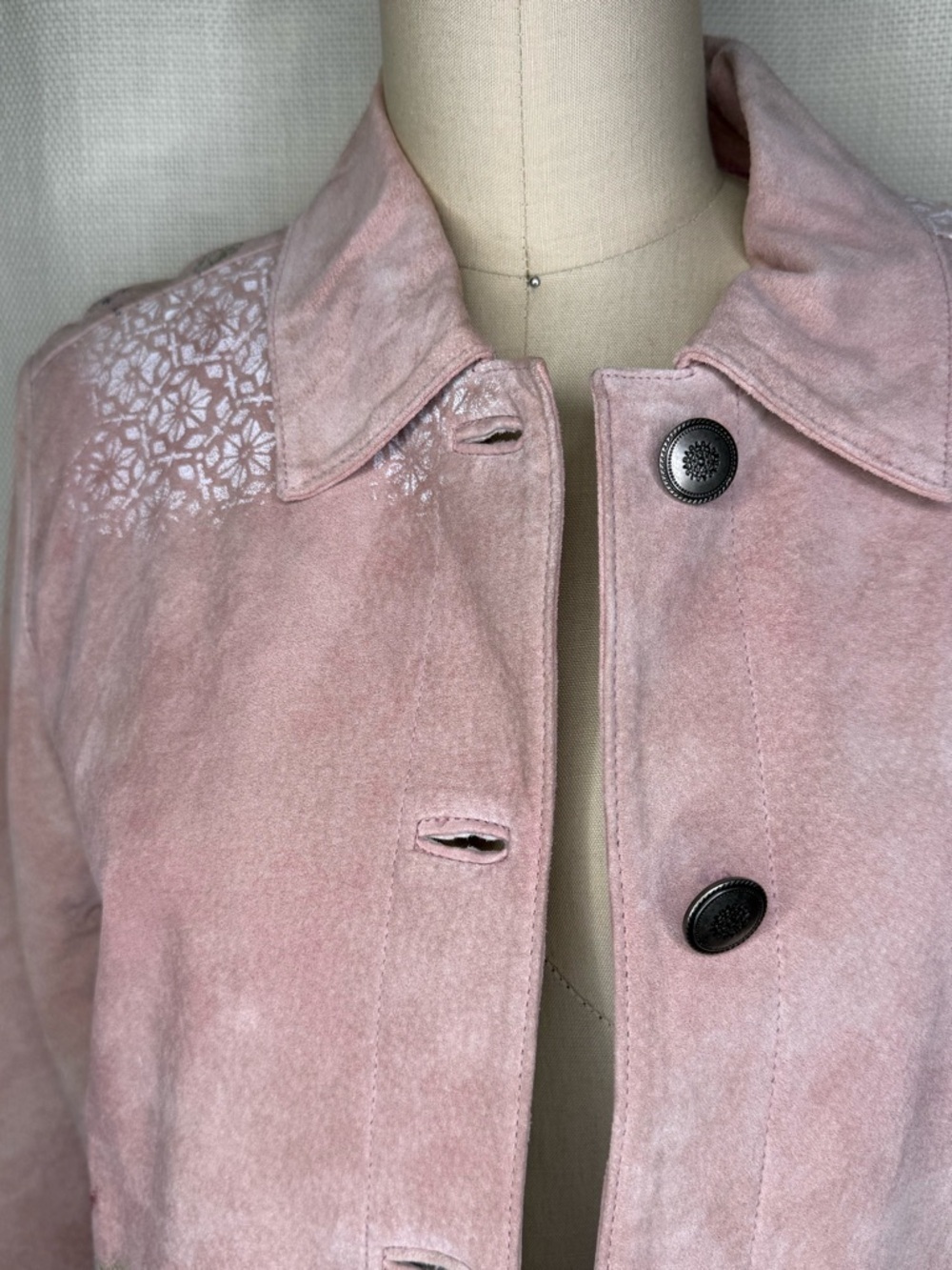 Chico’s Pink Leather Jacket Size 0 Floral Embroidered Button Front Chic - Picture 2 of 8